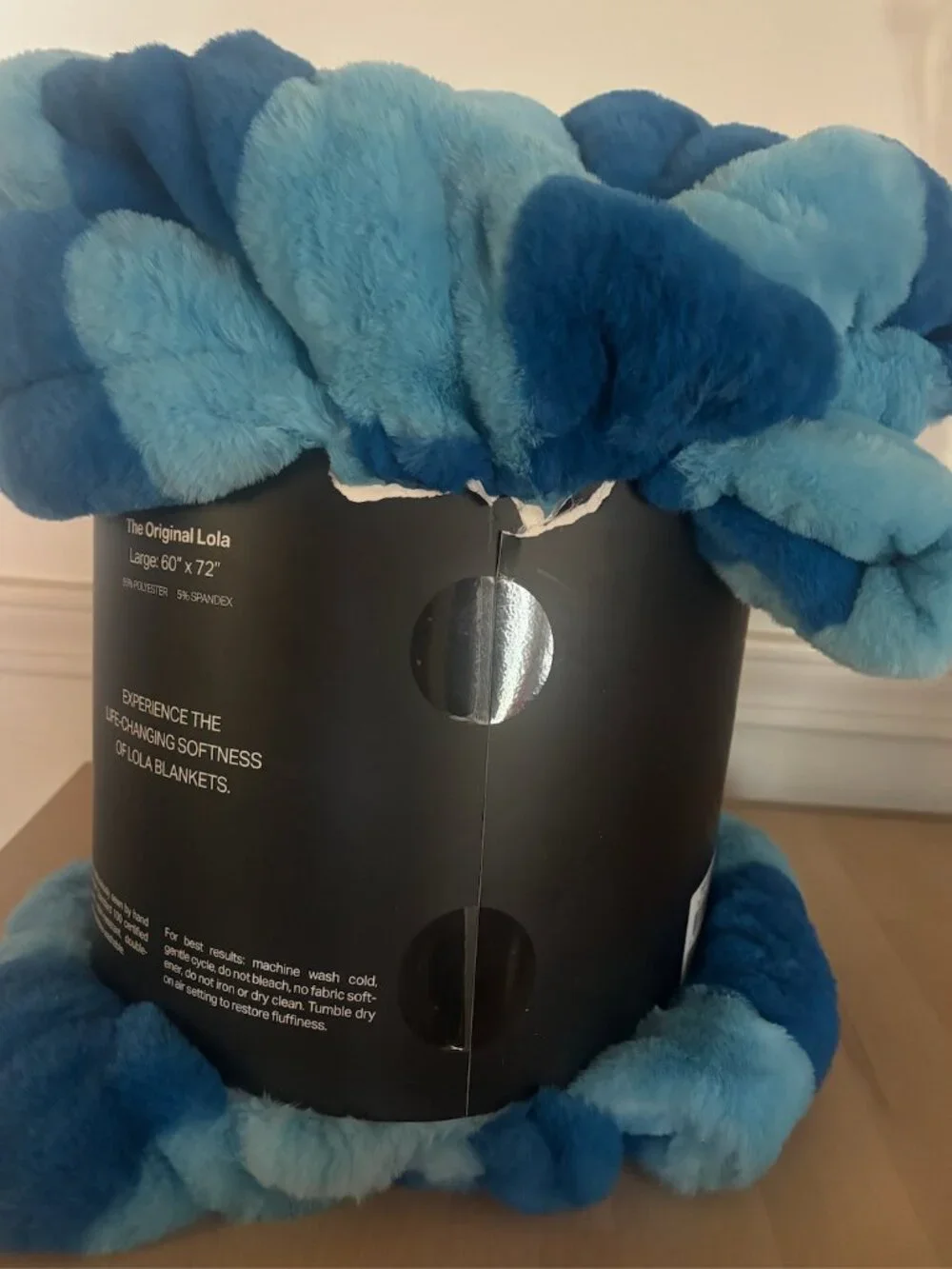 LOLA large blue-check blanket brand new